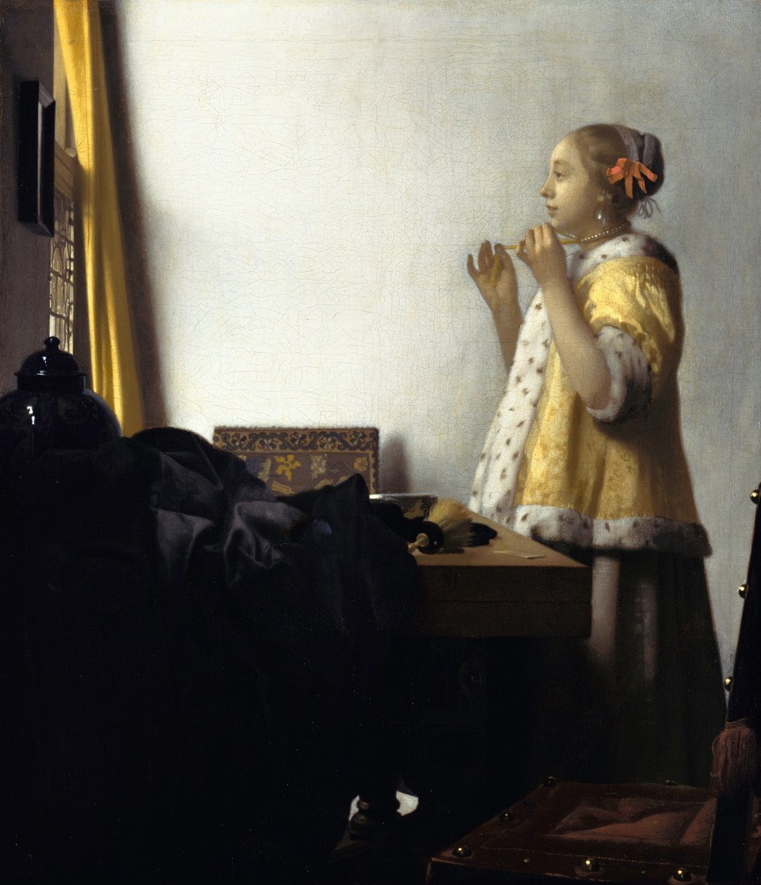 Ung kvinne med et perlekjede av Jan Vermeer van Delft