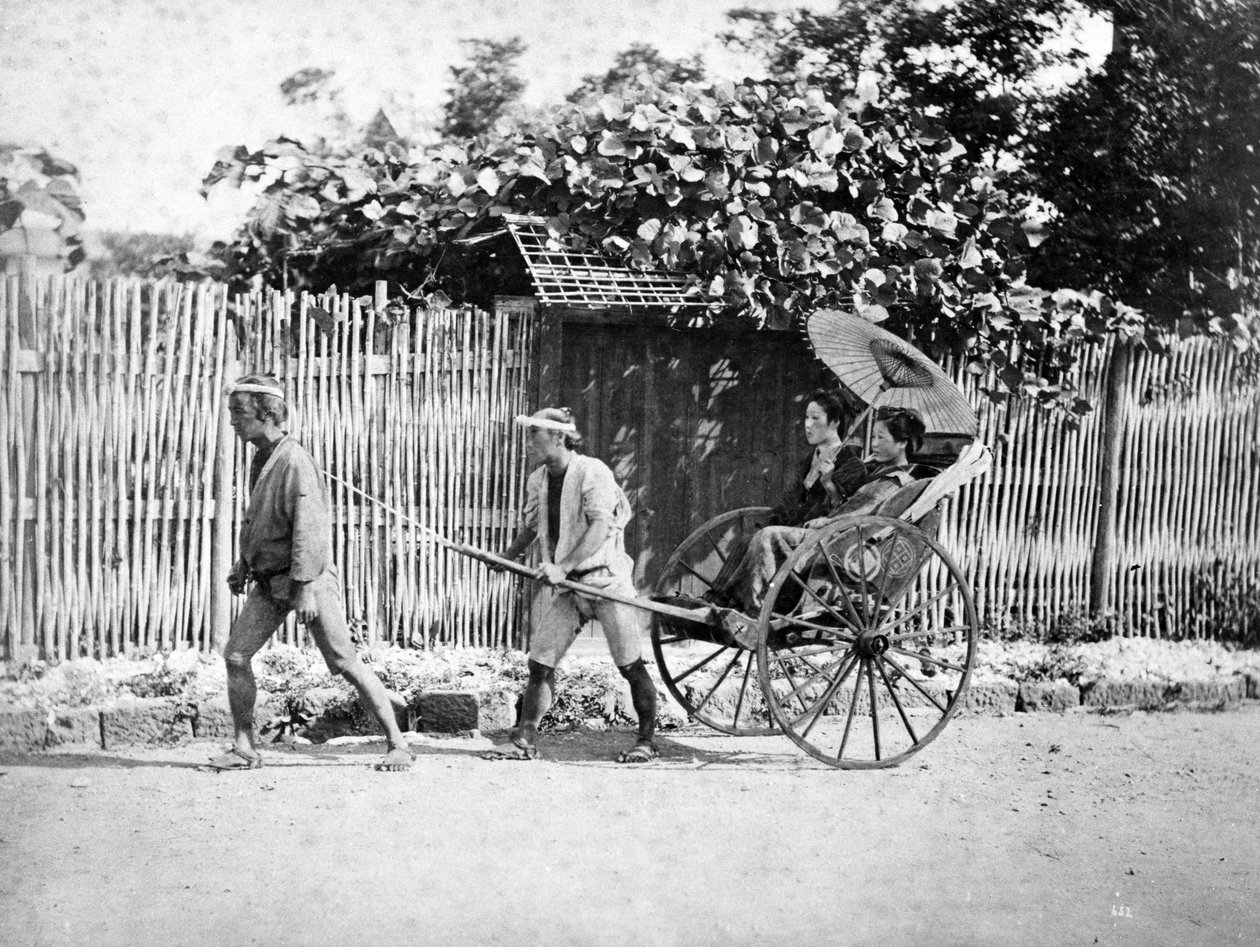 Two Girls in a Rickshaw, ca. 1860-80 av Japanese Photographer