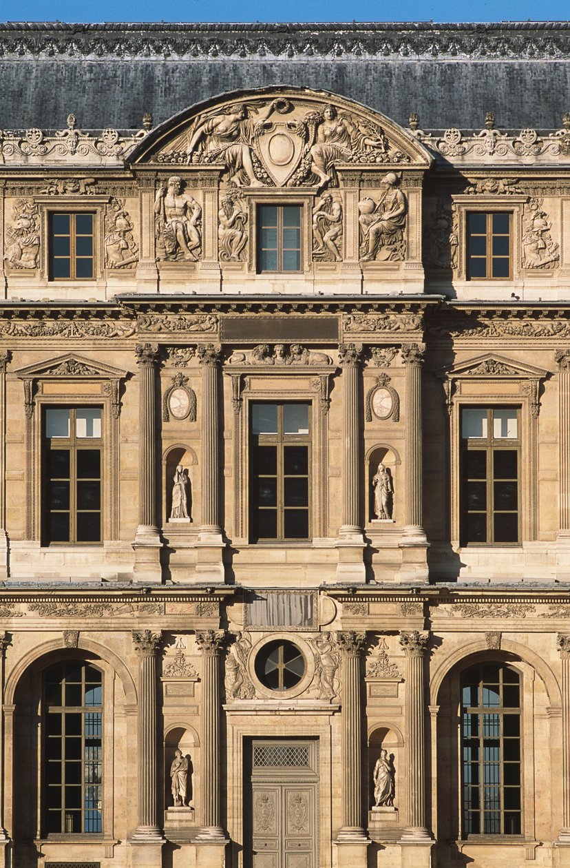 The Cour Carree; Lescot-fløyen av Jean Goujon