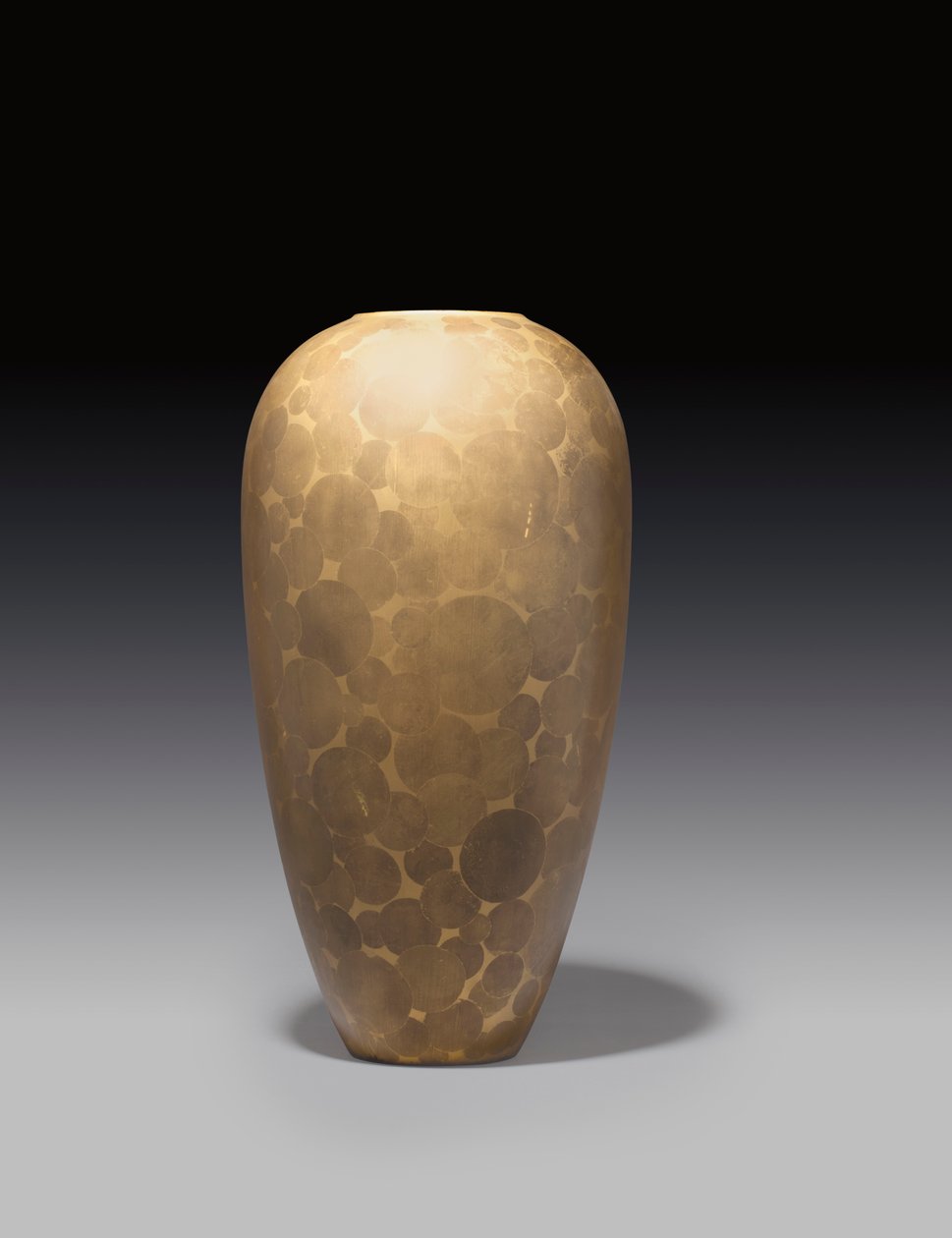 Vase, ca. 1925 (lakkert metall) av Jean Dunand