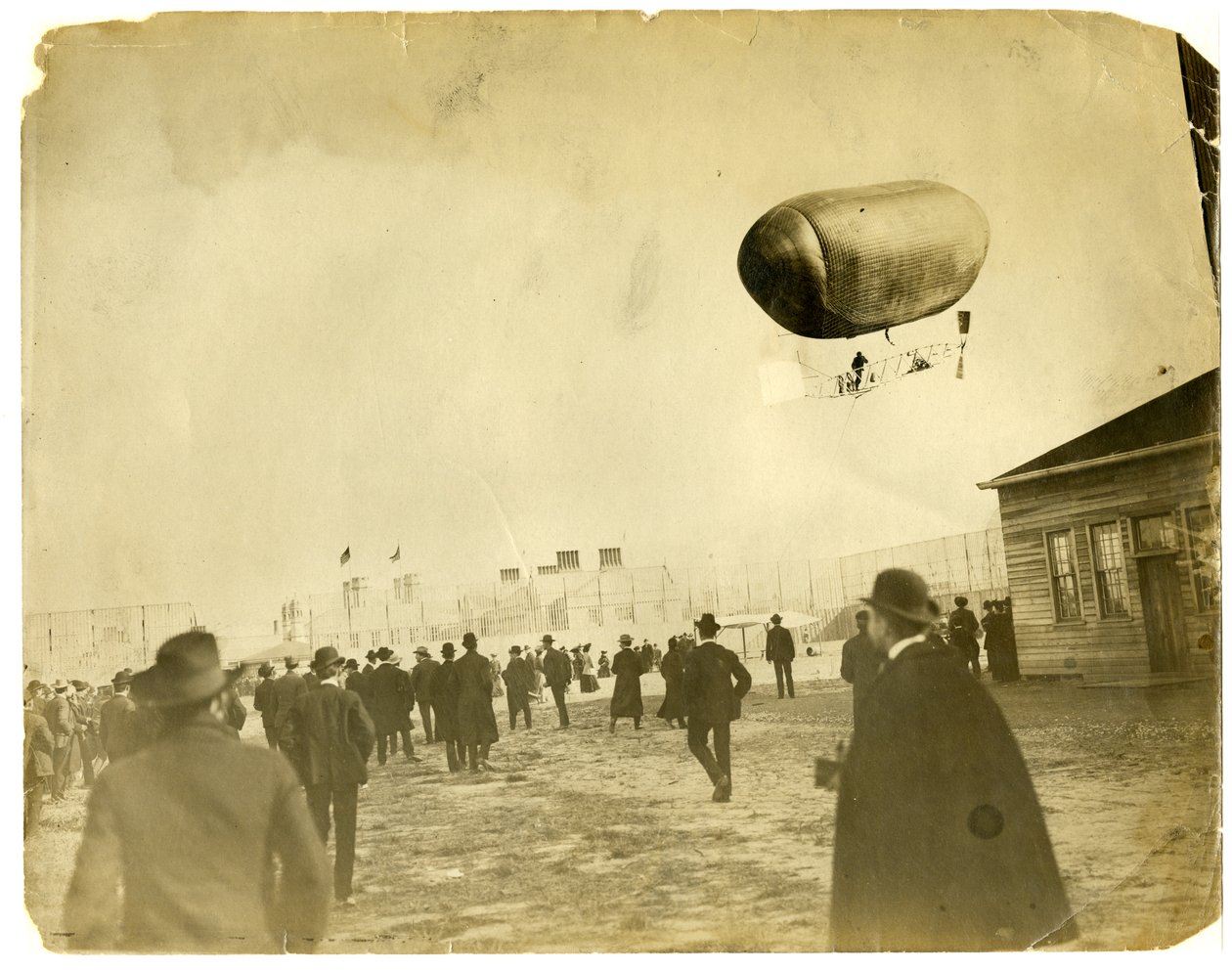Luftskip "California Arrow" av Jessie Tarbox Beals