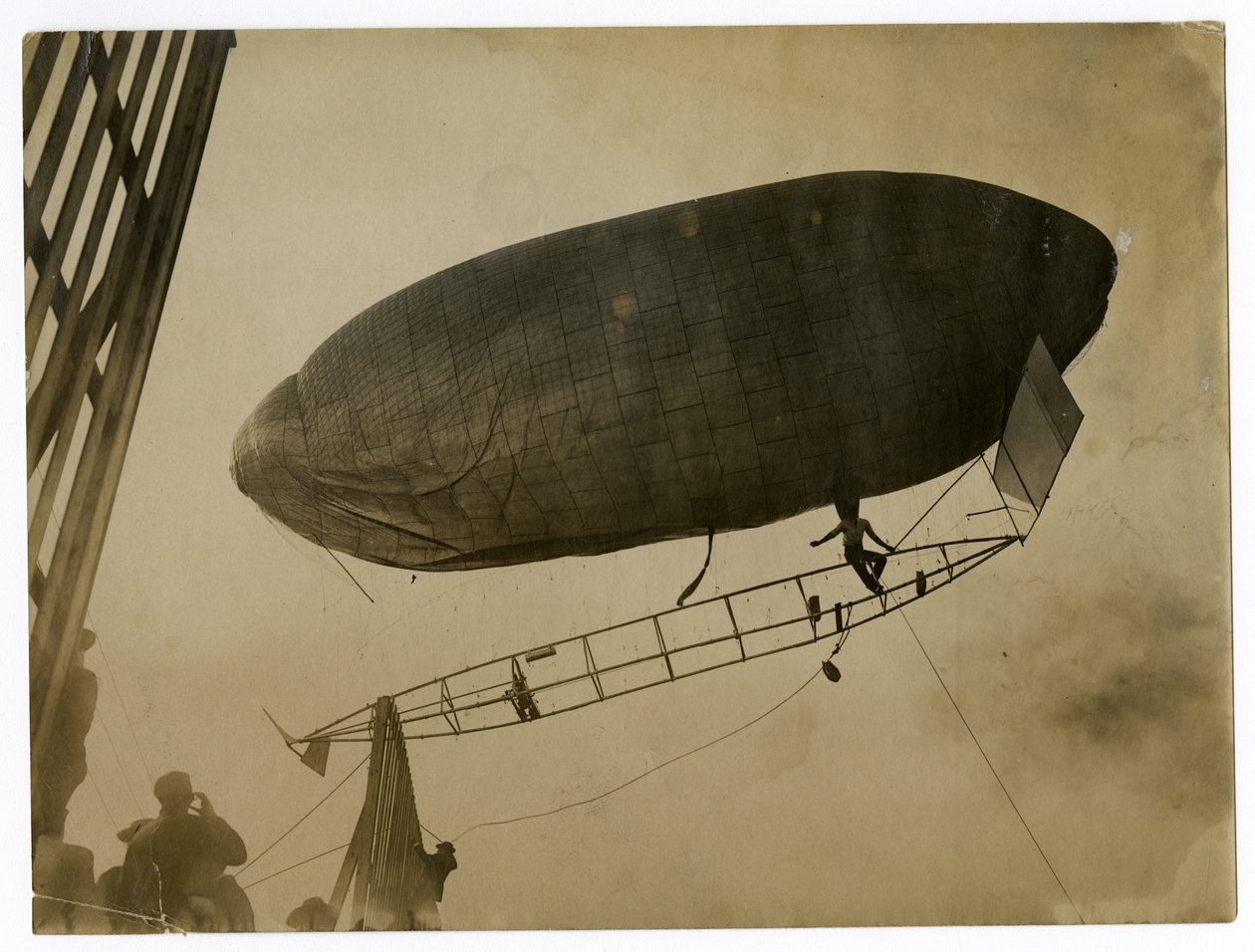 Luftskip "California Arrow" av Jessie Tarbox Beals