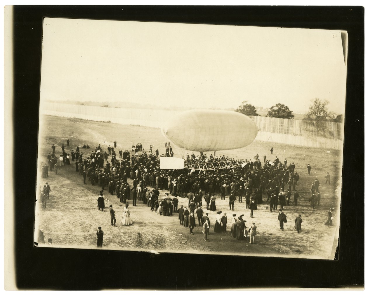 Luftskip "California Arrow" av Jessie Tarbox Beals