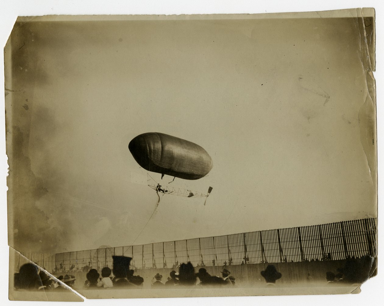 Luftskip "California Arrow" av Jessie Tarbox Beals