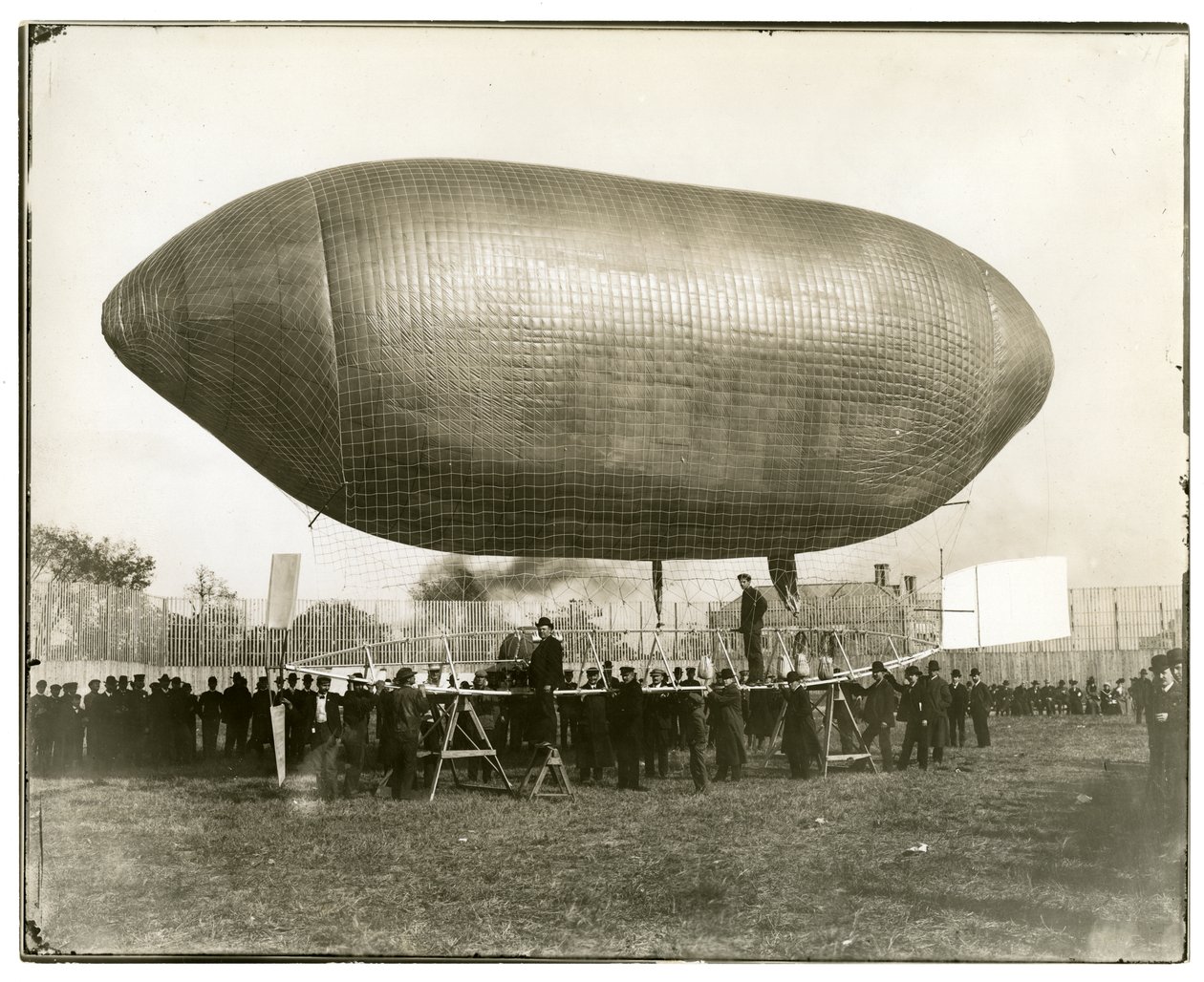 Luftskip "California Arrow" av Jessie Tarbox Beals
