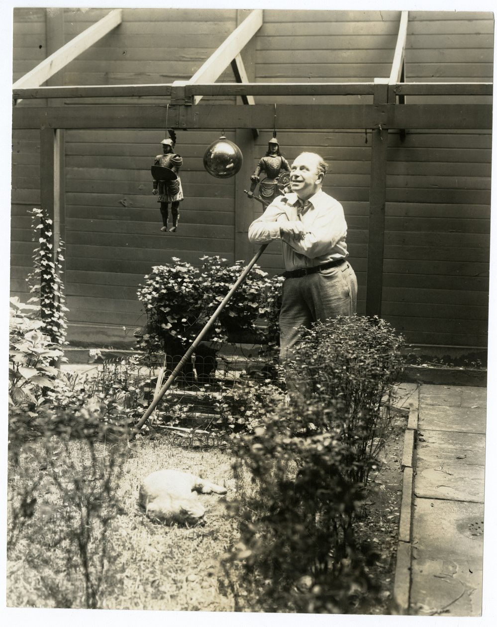 Tony Sarg i hagen sin av Jessie Tarbox Beals