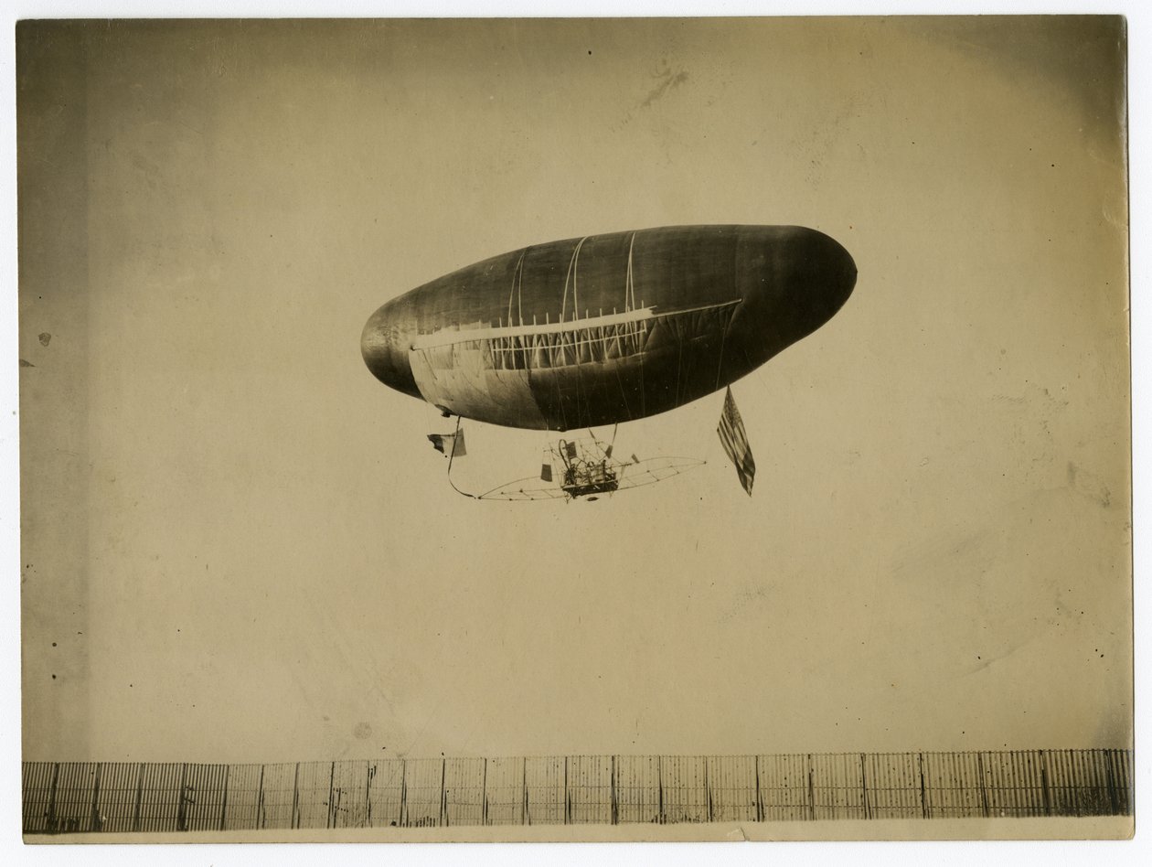 "City of St Mande" luftskip av Jessie Tarbox Beals