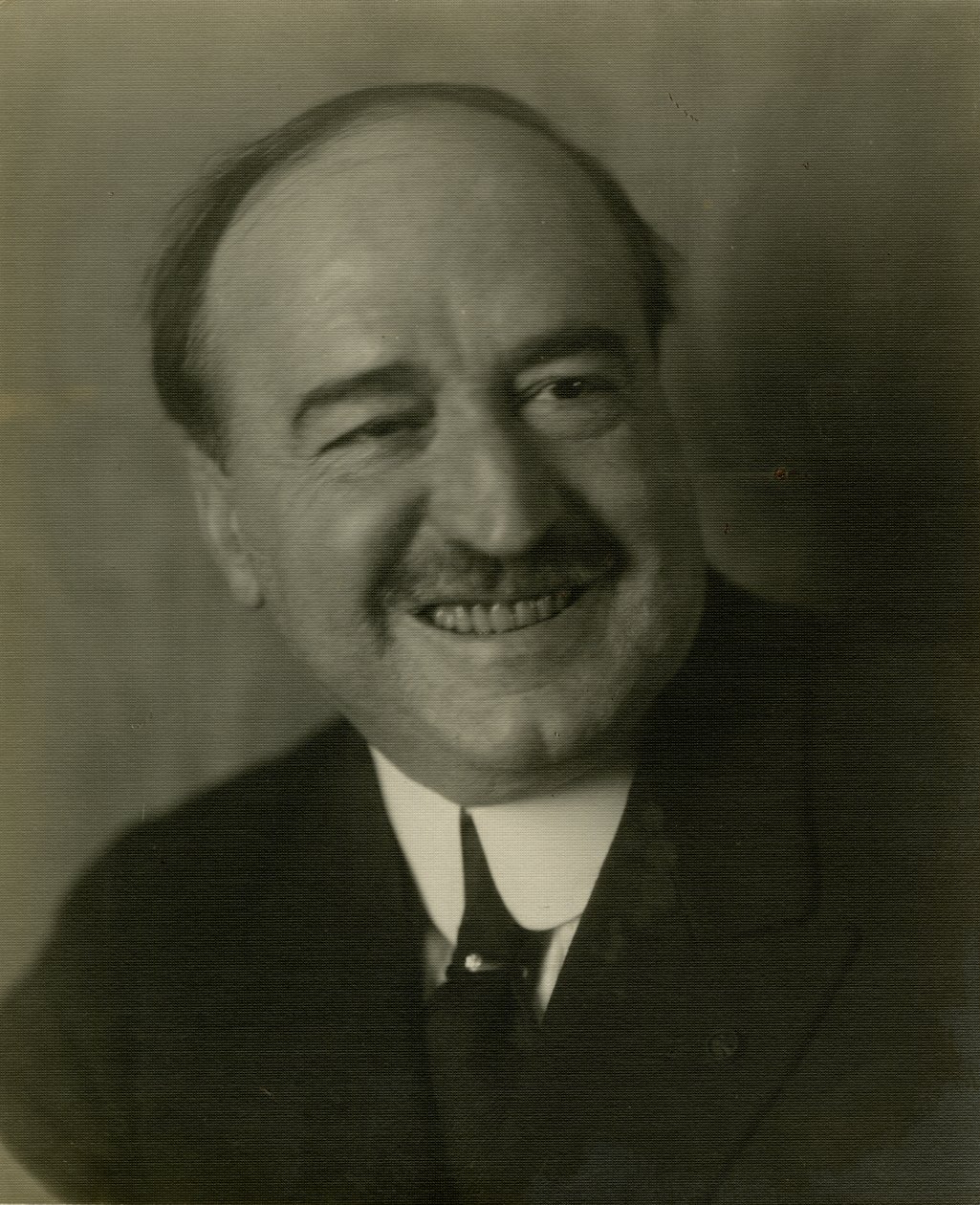 Vincente Blasco Ibanez, ca. 1905-21 av Jessie Tarbox Beals