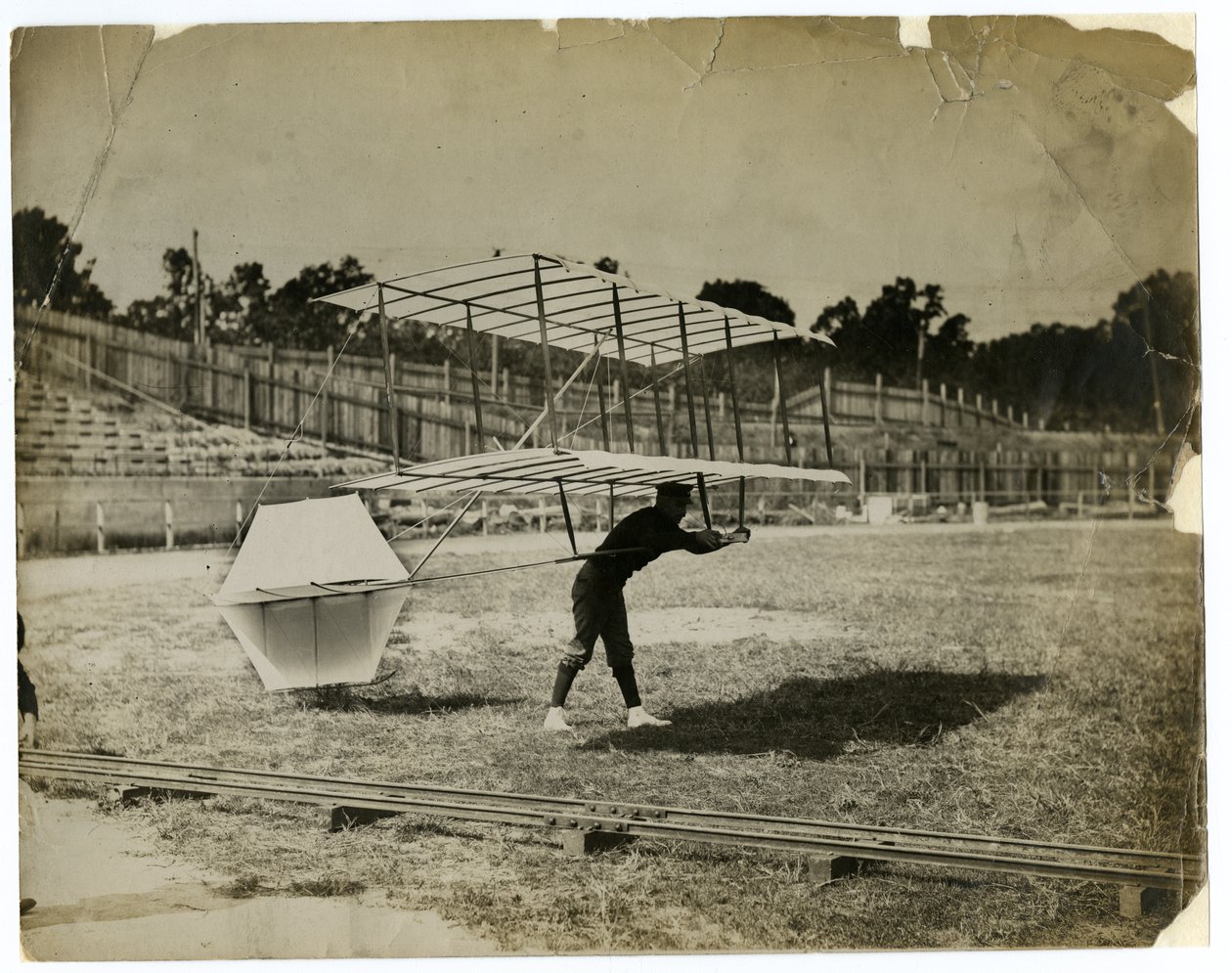 William Avery i "Gliding Machine" av Jessie Tarbox Beals