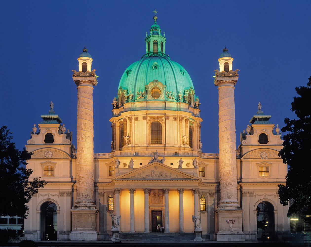 Karlskirche om natten, bygget 1714-37 av Johann Bernhard Fischer von Erlach