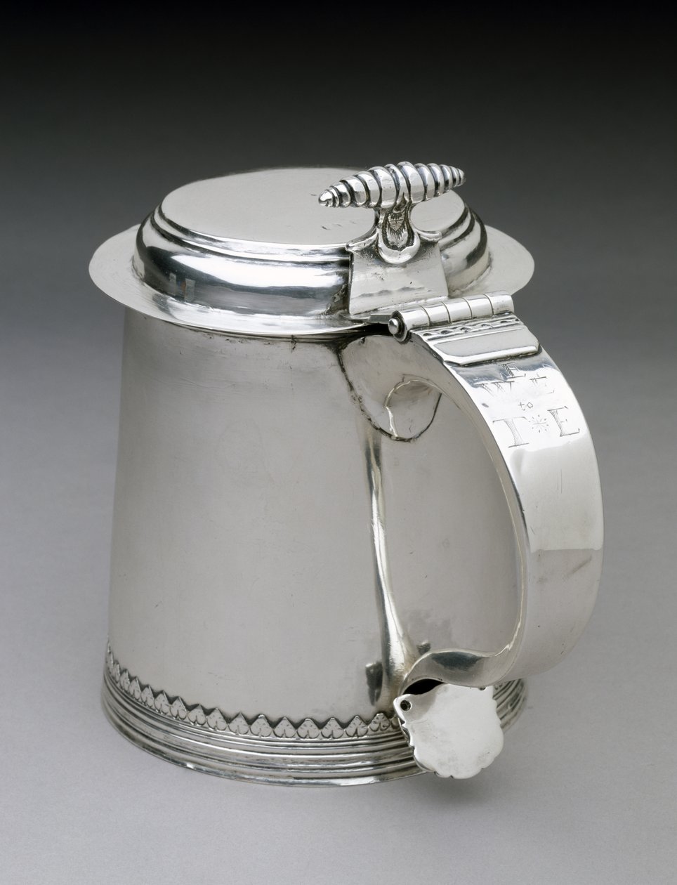 Tankard, ca. 1692-1734 (sølv) av Johannis Nys