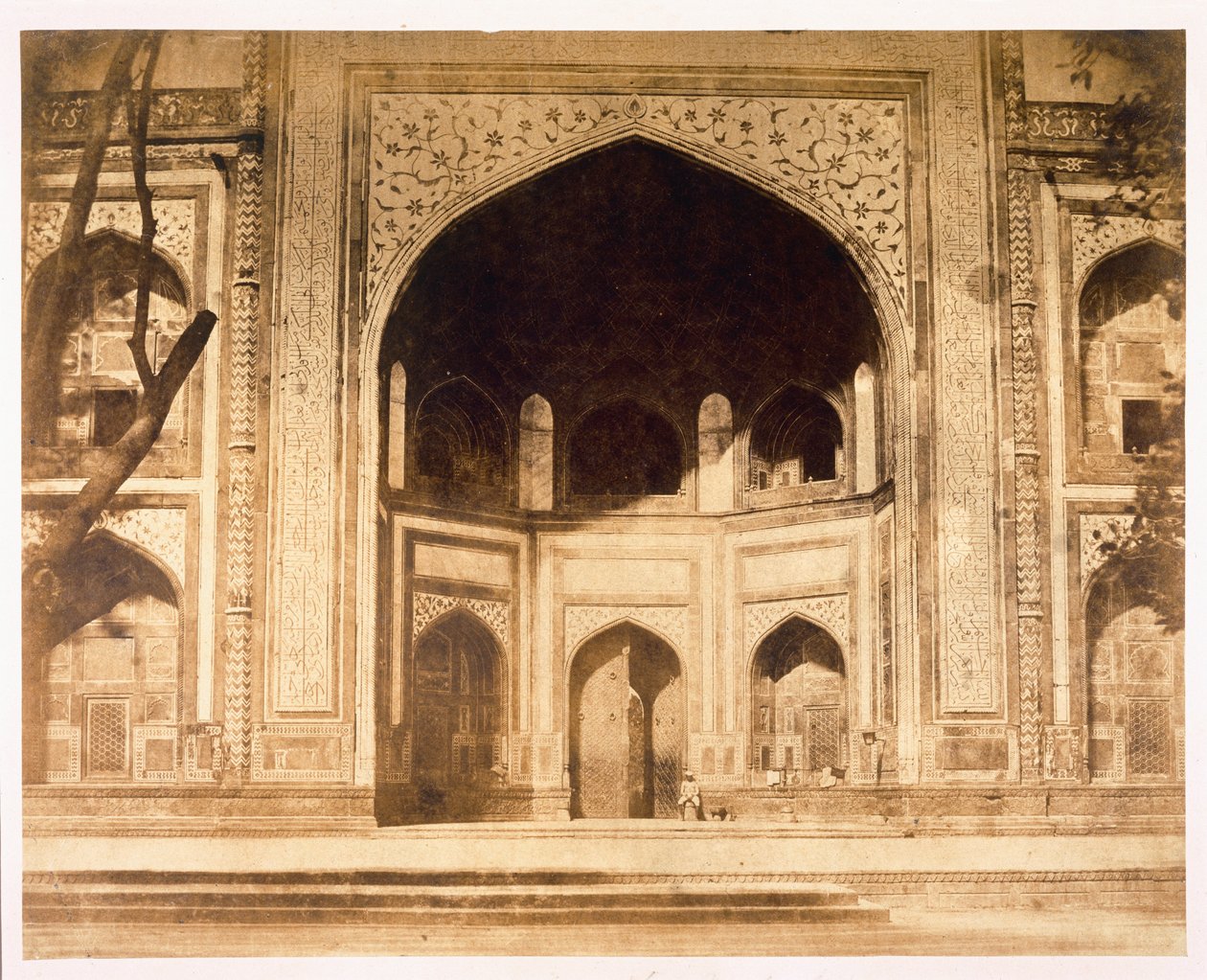 Utenfor Taj Mahal, sannsynligvis illustrert i 