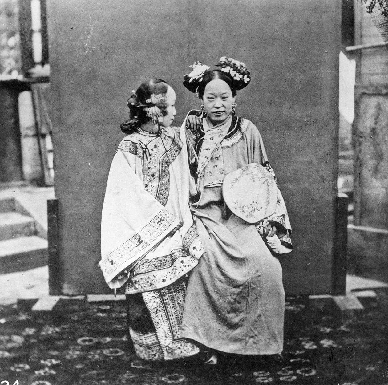 Manchu-damer, ca. 1867-72 av John Thomson