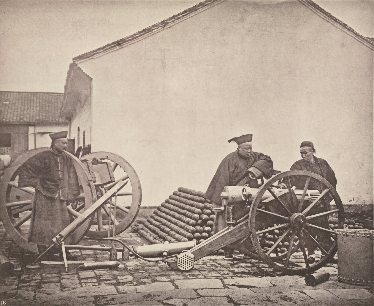 Scene i Nanking Arsenal av John Thomson