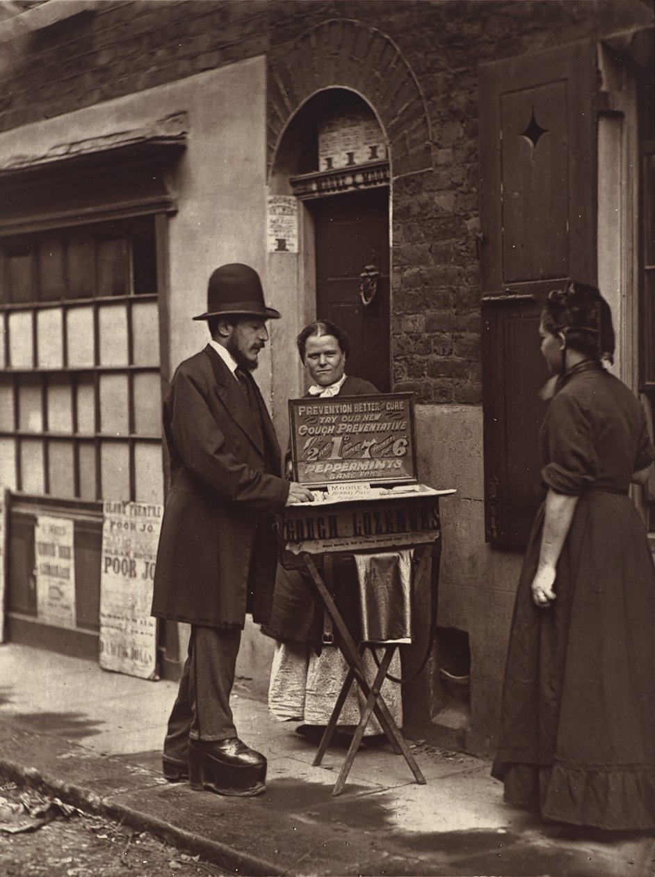 Street Doctor, 1876 (woodburytype) av John Thomson