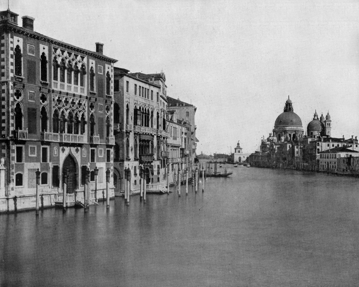 Canal Grande i Venezia (s/hvitt bilde) av John Lawson Stoddard