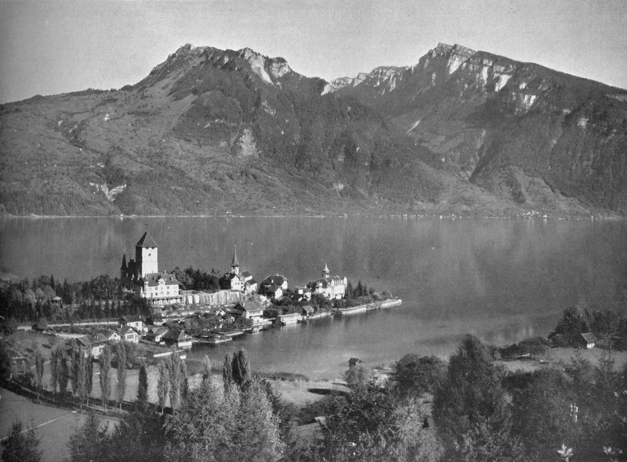 Spiez, ved Thunsjøen, 1910 av John Swain and Son