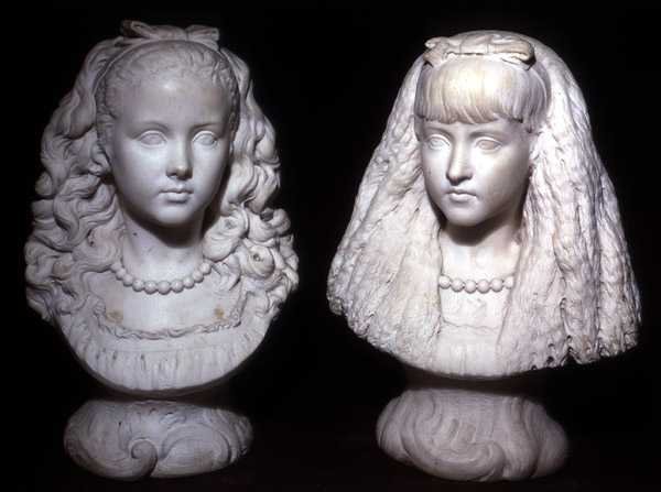 Effie og Mary Millais (marmor) av Joseph Edgar Boehm