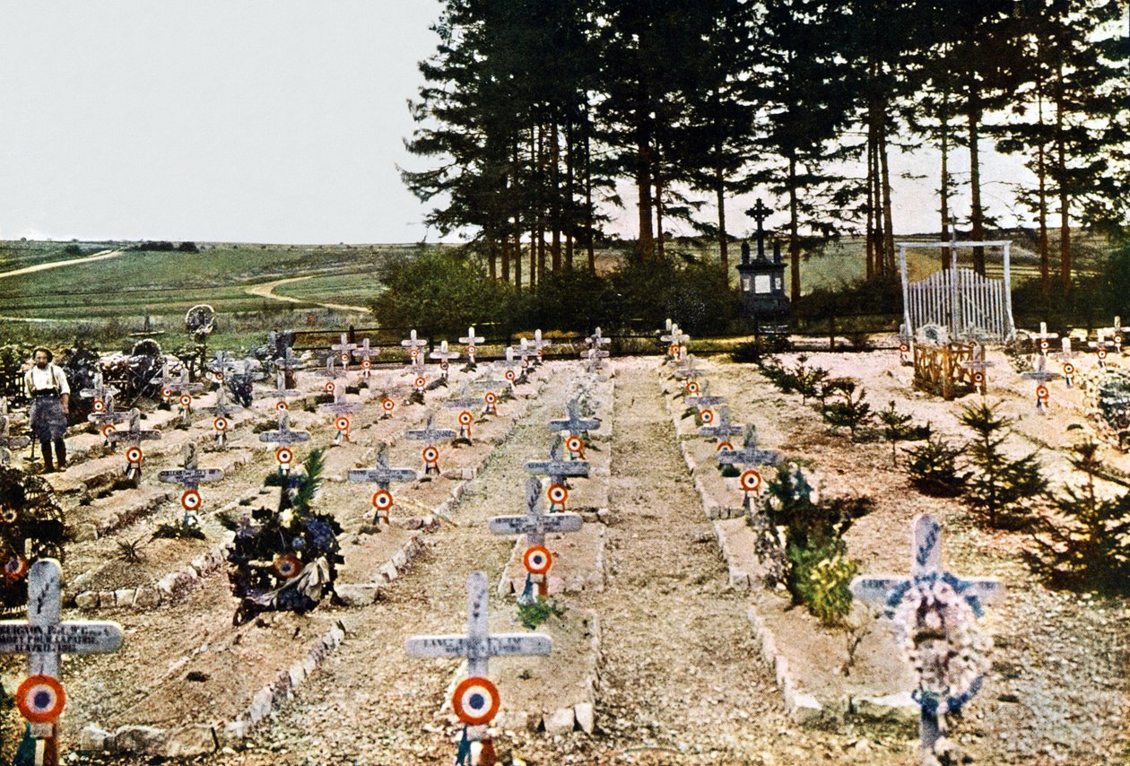 En fransk militærkirkegård, Verdun, september 1916 (autokrom) av Jules Gervais Courtellemont