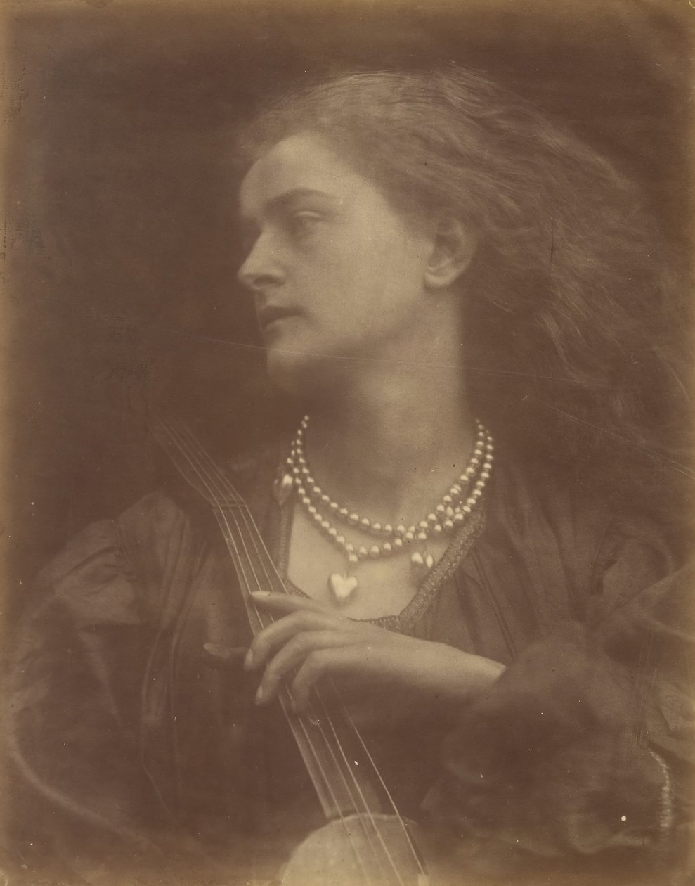 Og Enid Sang, september 1874. av Julia Margaret Cameron