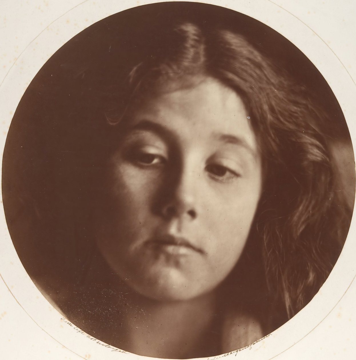 [Kate Keown], 1866. av Julia Margaret Cameron
