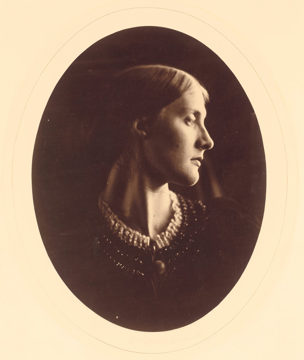 Mrs. Herbert Duckworth, april 1867. av Julia Margaret Cameron
