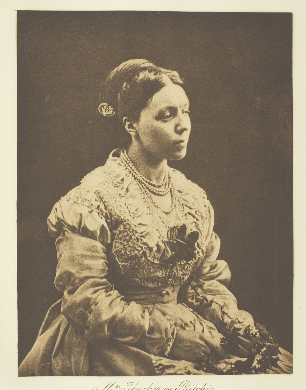Mrs. Thackeray Ritchie av Julia Margaret Cameron
