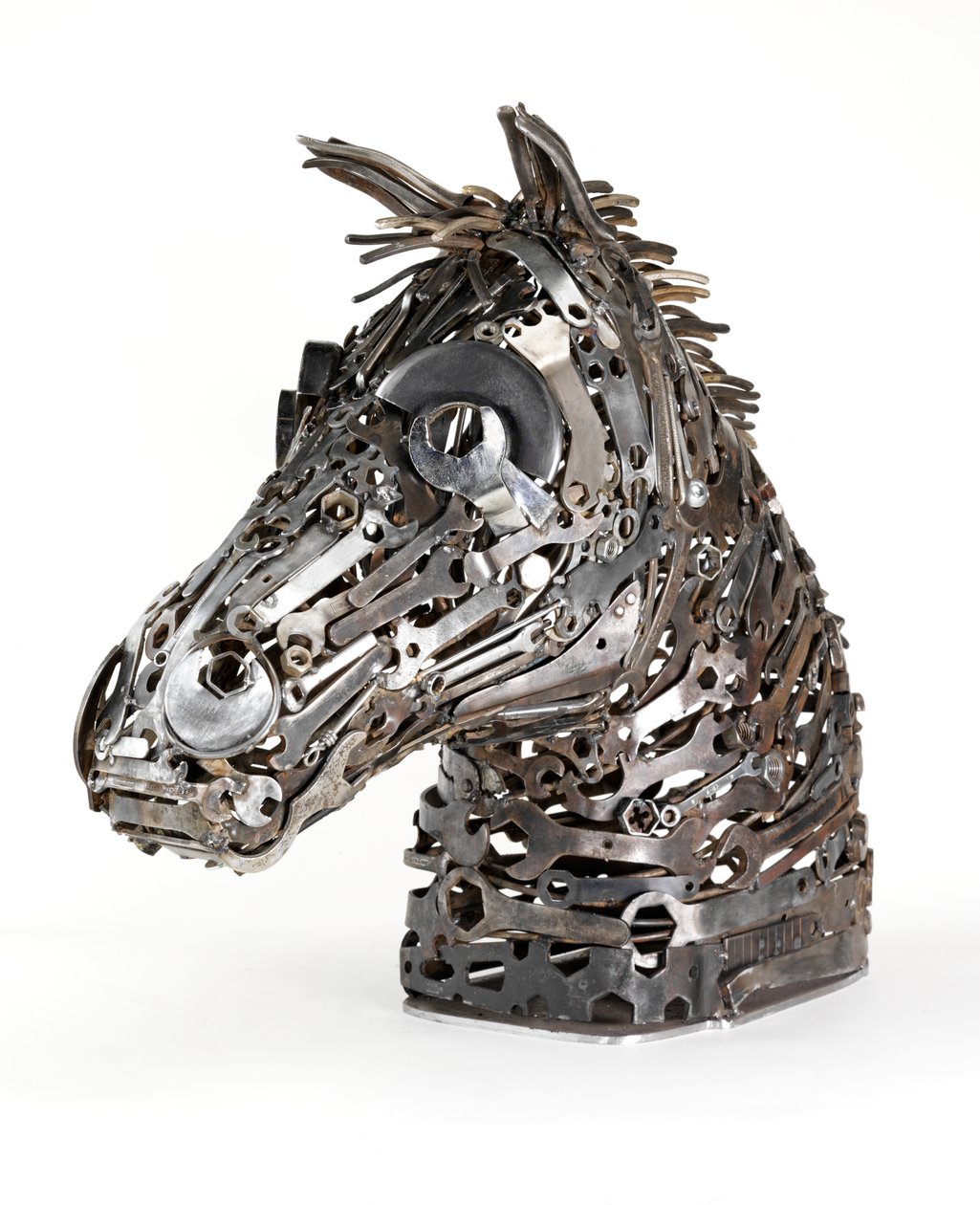 Warhorse (metall, skiftenøkler, verktøy og gjenstander) (se også 440480) av Lawrie Simonson