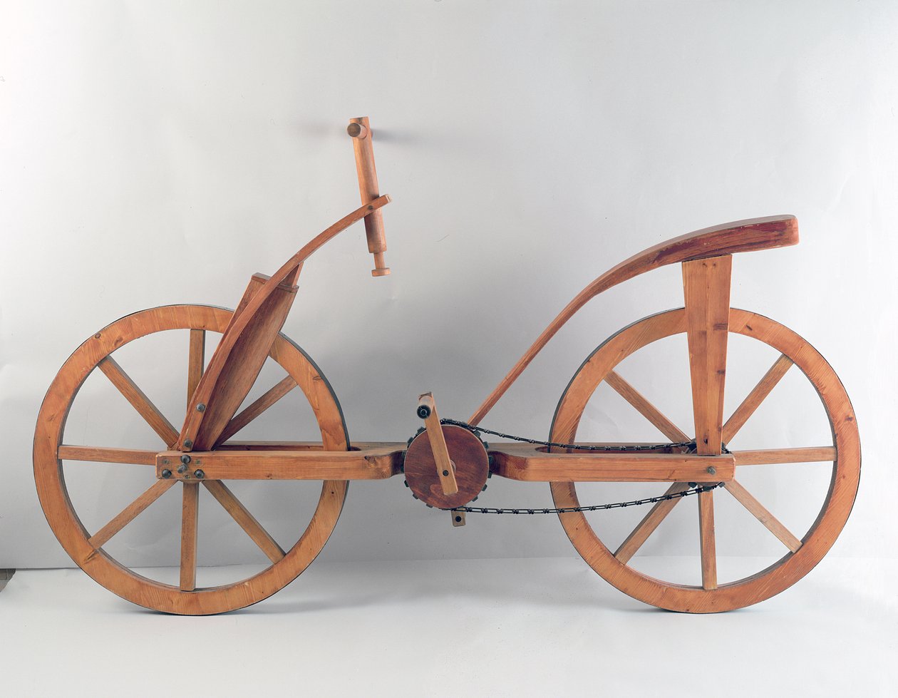 Rekonstruksjon av da Vincis design for en sykkel (tre) av Leonardo da Vinci
