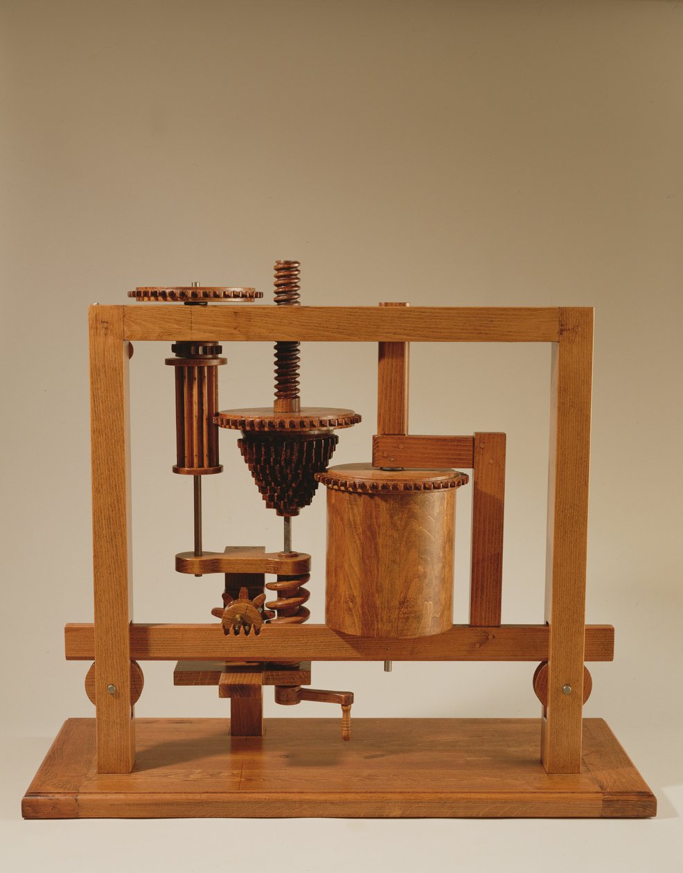 Rekonstruksjon av da Vincis design for en stabilisator (tre og metall) av Leonardo da Vinci