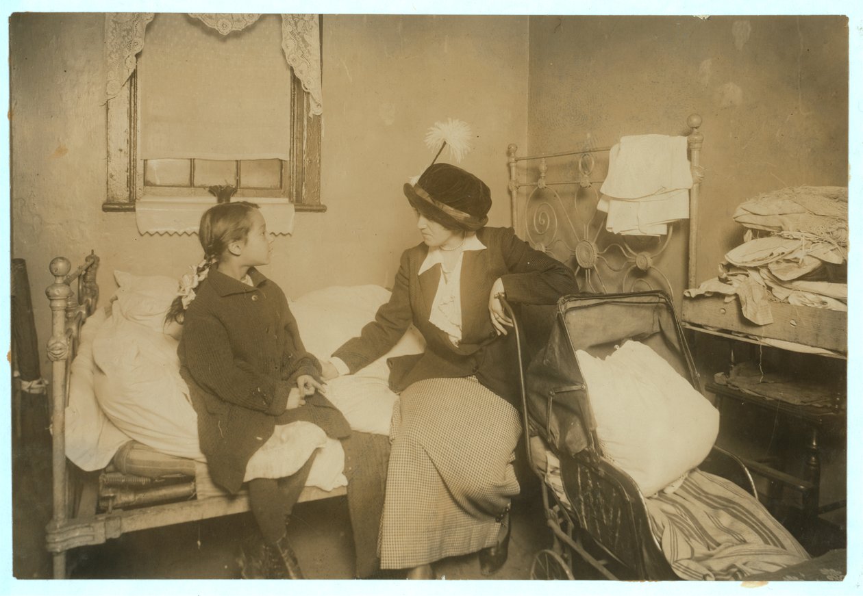 Etterforsker snakker med Ida List, 124 Ridge Street, New York, 16. september 1913 av Lewis Wickes Hine