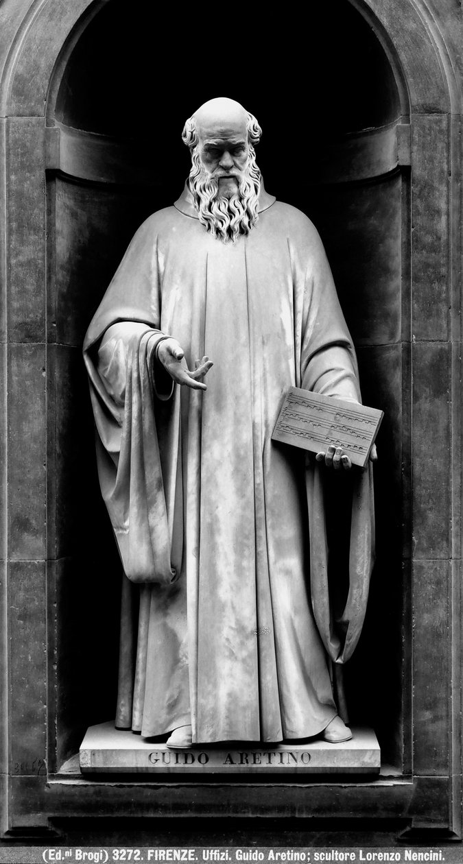 Statue av Guido av Arezzo (marmor) av Lorenzo Nencini