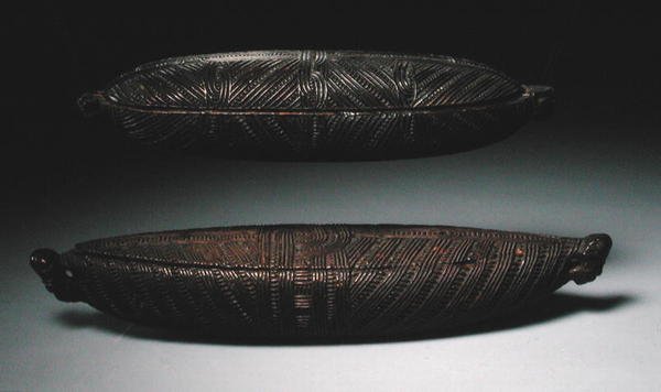 Fjærbokser (tre) av Maori Maori