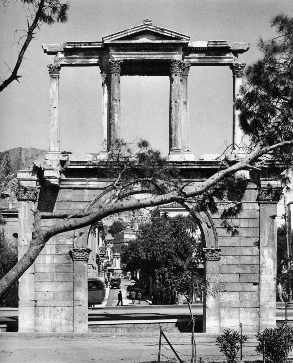 Hadrians bue, Athen, 1937. av Martin Hurlimann