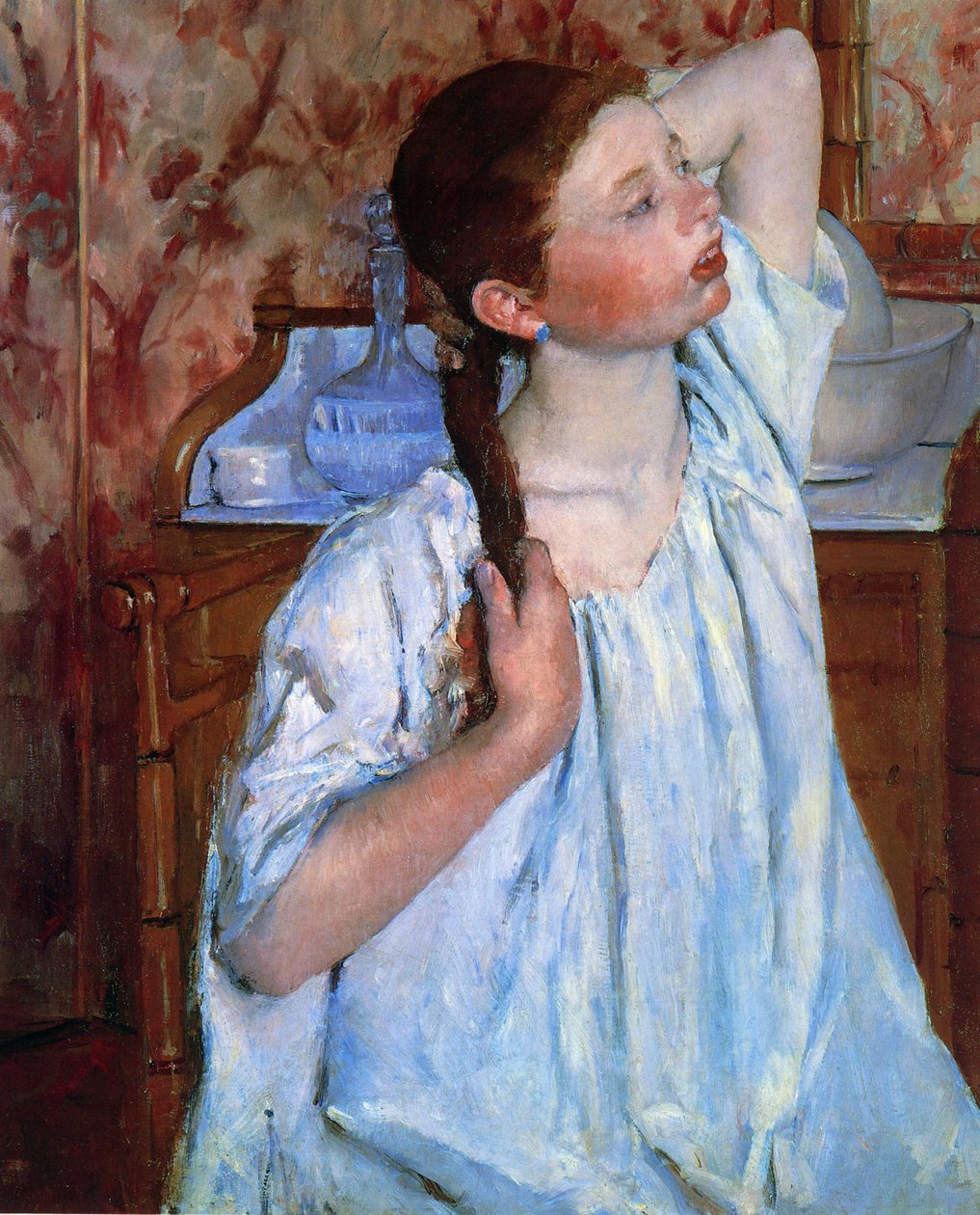 Jente ordner håret av Mary Cassatt