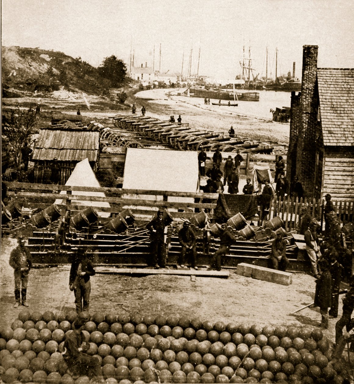 Washington på 1860-tallet - Ordnance Depot ved City Point, 1861-65 (sepia-bilde) av Mathew B. Brady