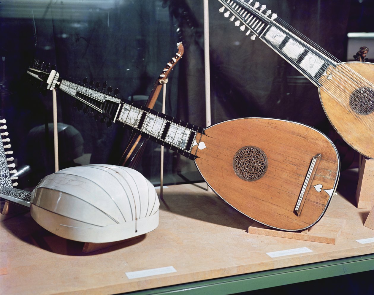 Theorbo, 1637 av Matteo Sallas