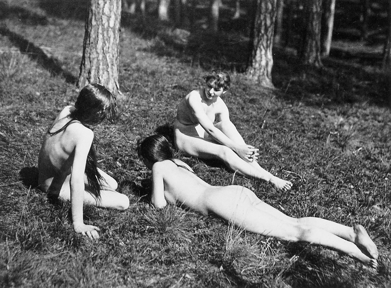 Utendørs; studie av 50 modeller, Tyskland, 1920-tallet av Max Koch