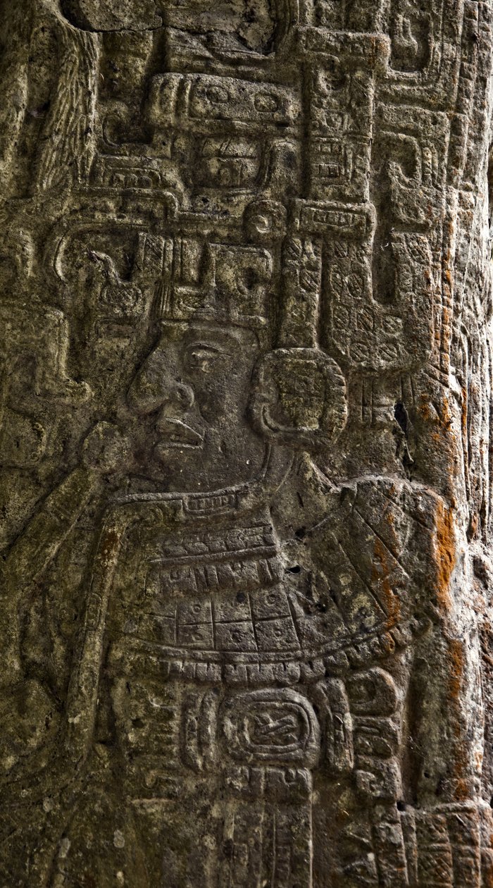 Detalj av Stela 14 som viser en ballspiller på en ikke-klassisk Maya-stil, Terminal Classic-stein av Mayan