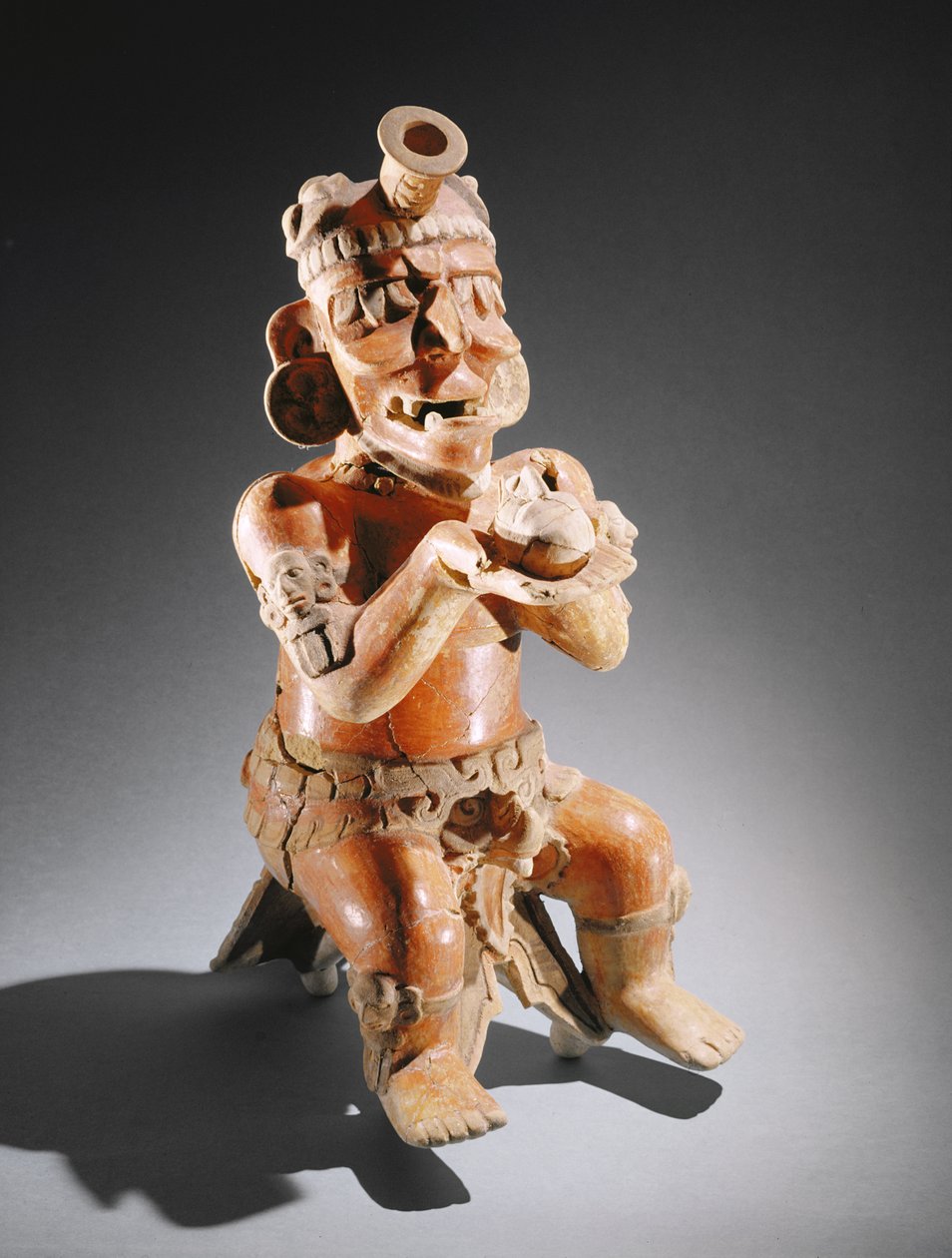 Polykrom todelt skulpturkar, kanskje en røkelsesbrenner, fra en grav under en tidlig klassisk Maya-bygning ved Tikal (keramikk) av Mayan