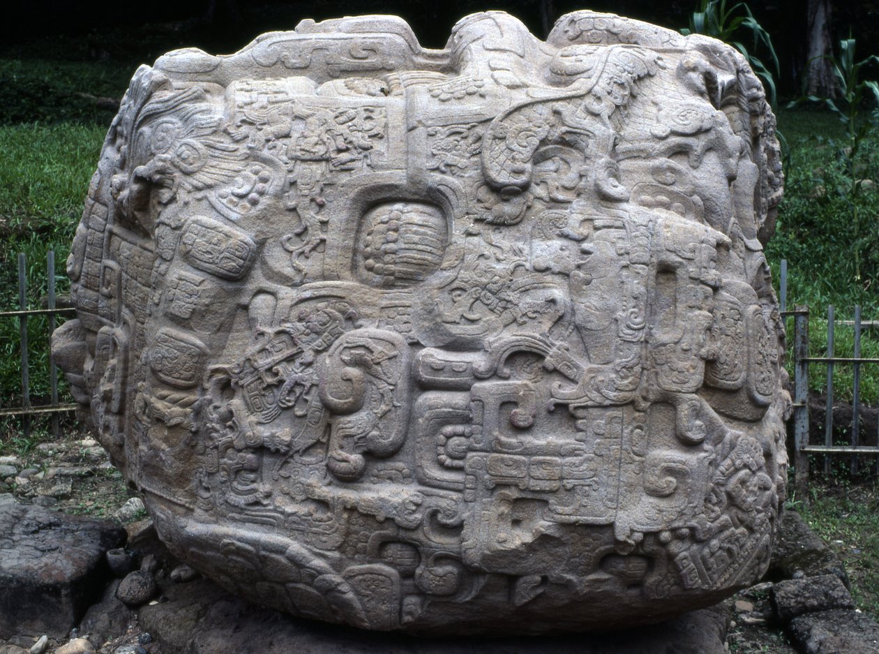 Sidevisning av zoomorf stein P, sen klassisk periode (600-900 e.Kr.) av Mayan