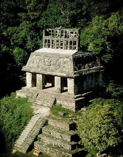 Utsikt over Solens tempel av Mayan