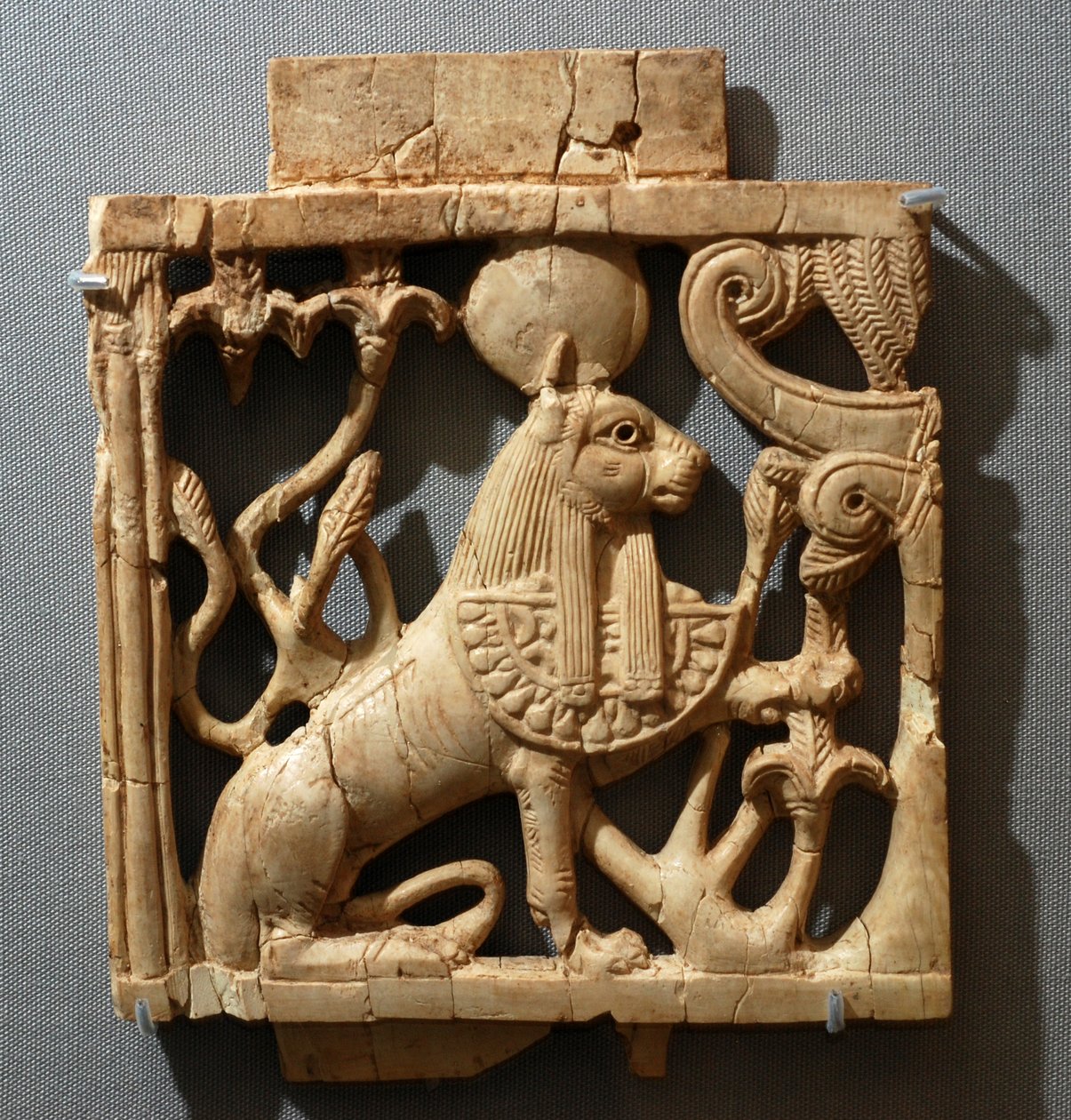Elfenbenstablett, Nimrud, ca.900-600 f.Kr av Mesopotamian