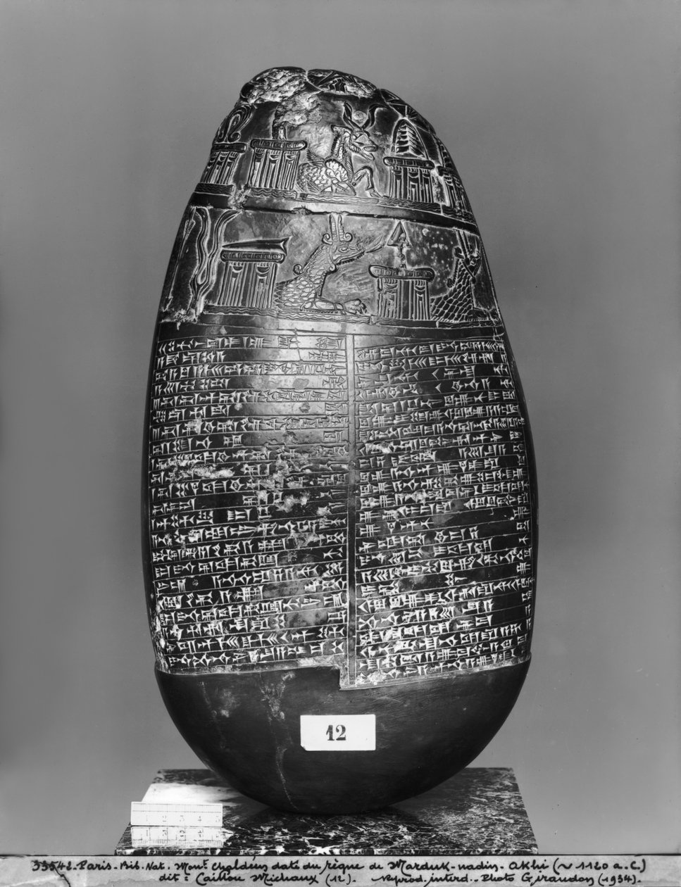 Kudurru, fra tiden til Marduk-nadin-akhi, kongen av Babylon, sett forfra, ca. 1120 f.Kr. (svart serpentin) (se også 286957, 286958) av Mesopotamian