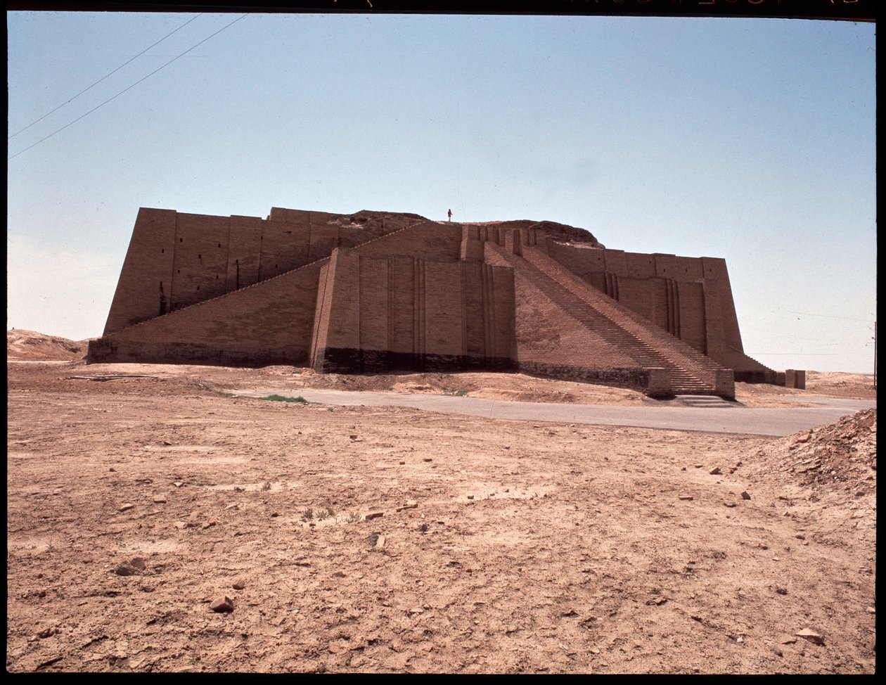 Utsikt over den rekonstruerte zigguraten, 2050 f.Kr av Mesopotamian Mesopotamian