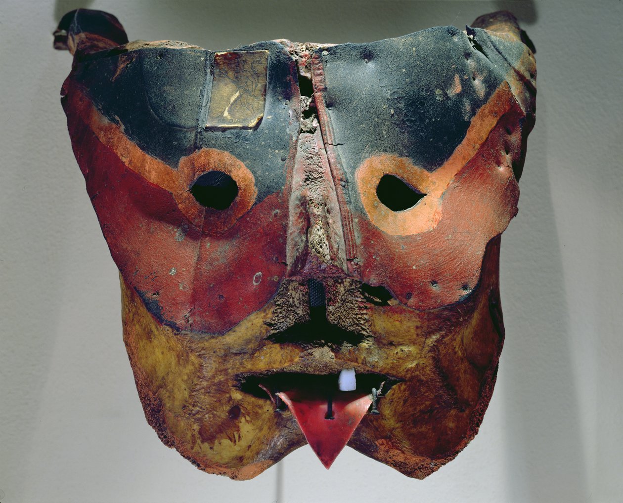 Maske til en Pascola-danser (malt tre) av Mexican School
