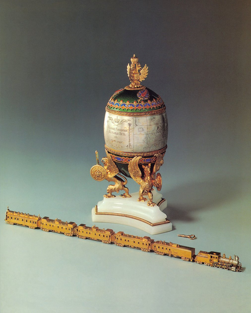 The Trans-Siberian Railway Egg, 1900 (onyx, sølv, gull, platina, kvarts og emalje) av Michael Evlampievich Perkhin