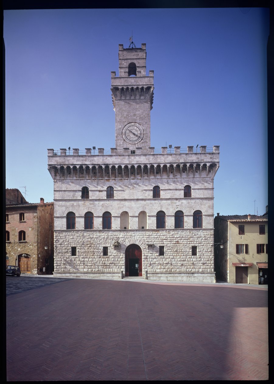 Utvendig utsikt over Palazzo Comunale, Montepulciano av Michelozzo di Bartolommeo