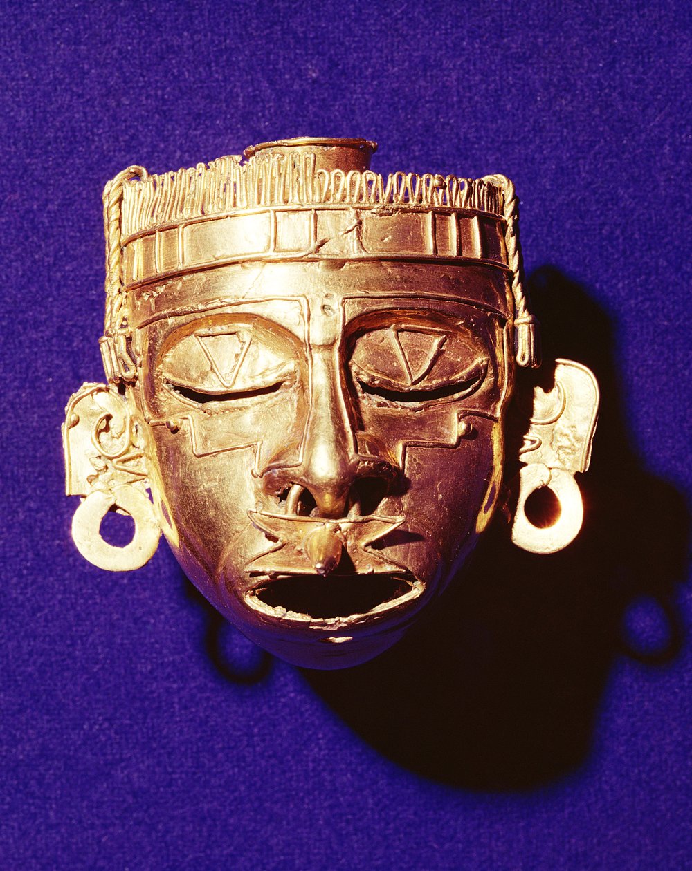 Maske av guden Xipe Totec, fra grav 7, Monte Alban, 1300-1450 (gull) av Mixtec