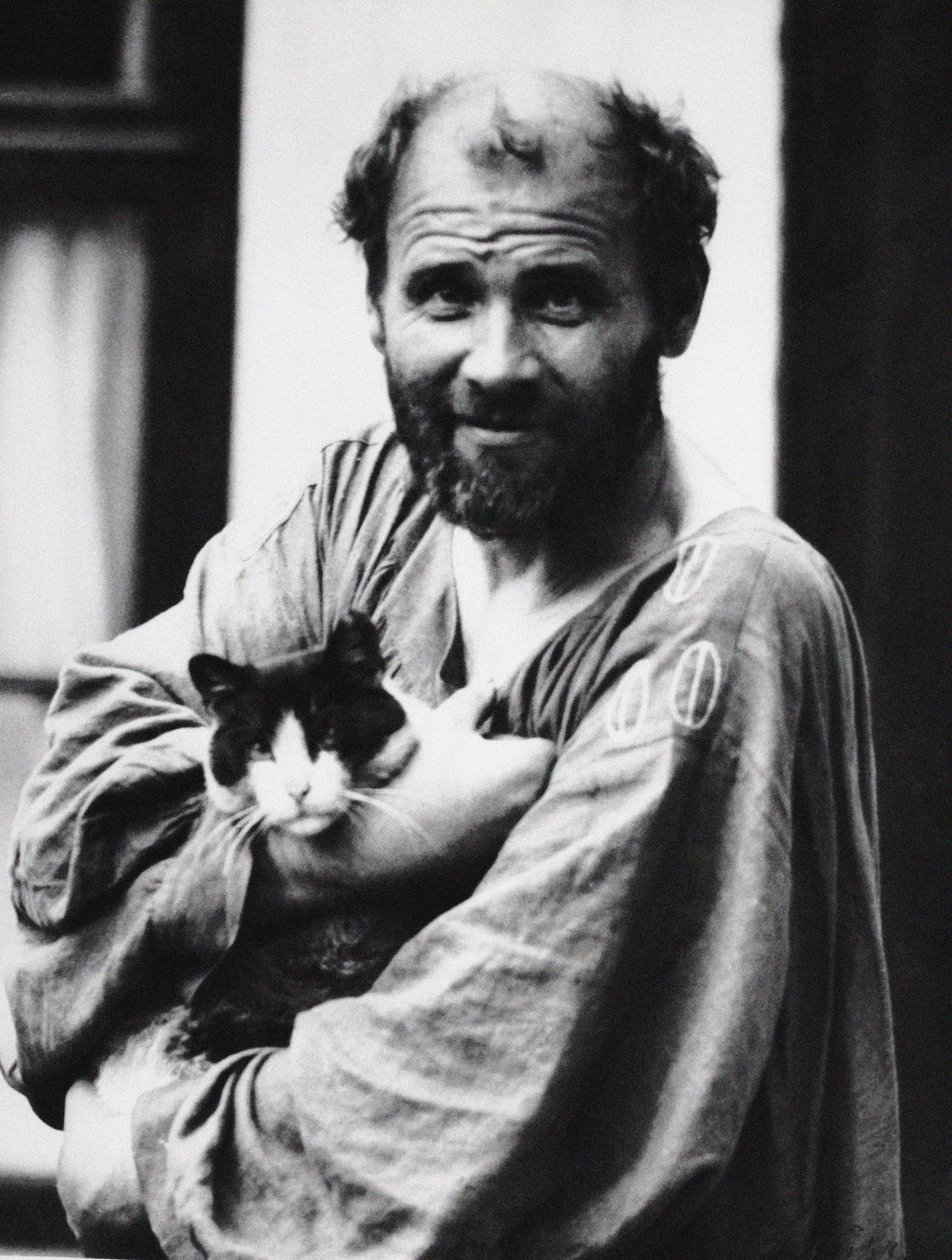 Gustav Klimt med en katt, 1911. av Moritz Nähr